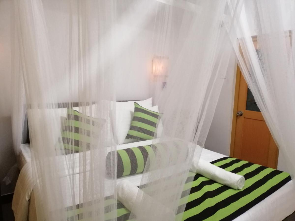 Ritz Inn Элла Экстерьер фото