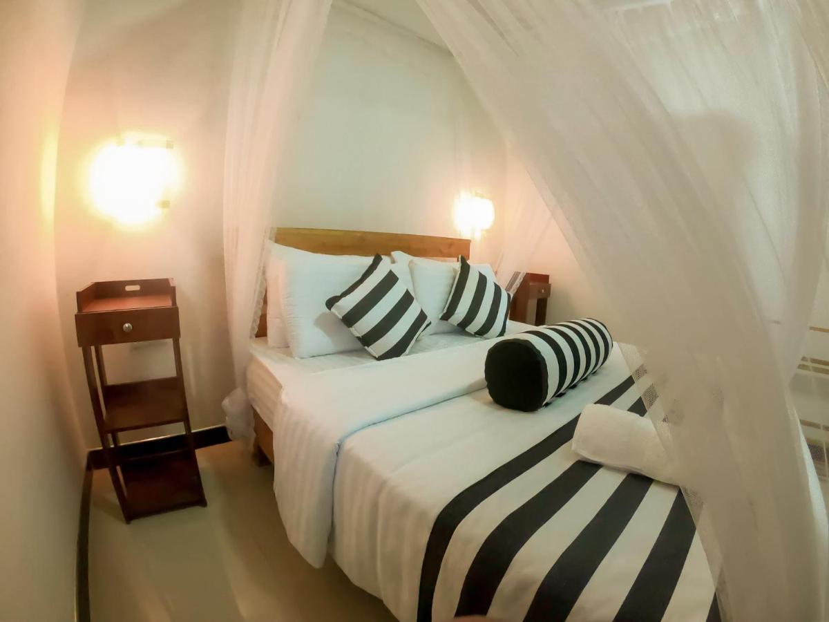 Ritz Inn Элла Экстерьер фото