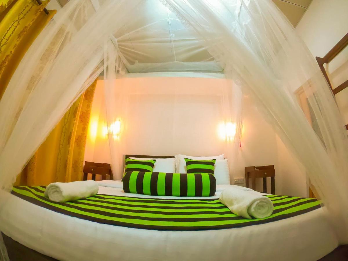 Ritz Inn Элла Экстерьер фото