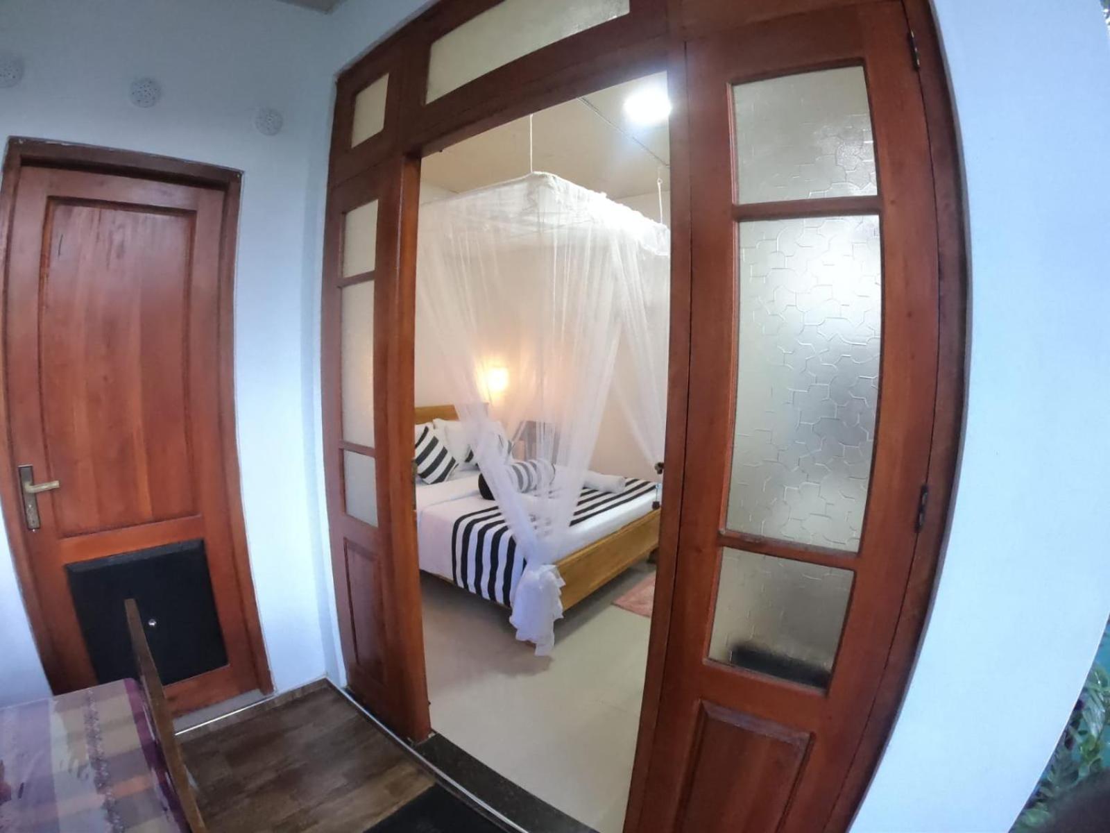 Ritz Inn Элла Экстерьер фото